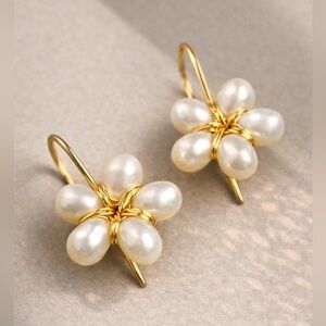Pearl Flower Earrings 18k gold plated